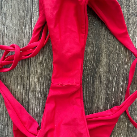 Red bikini - Picture 2 of 2